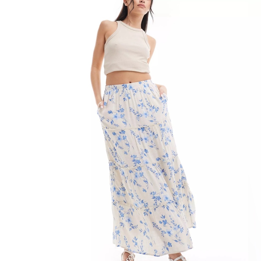 Hollister Pull on Tiered Maxi Skirt with Pockets Cream And Blue Floral NWOT